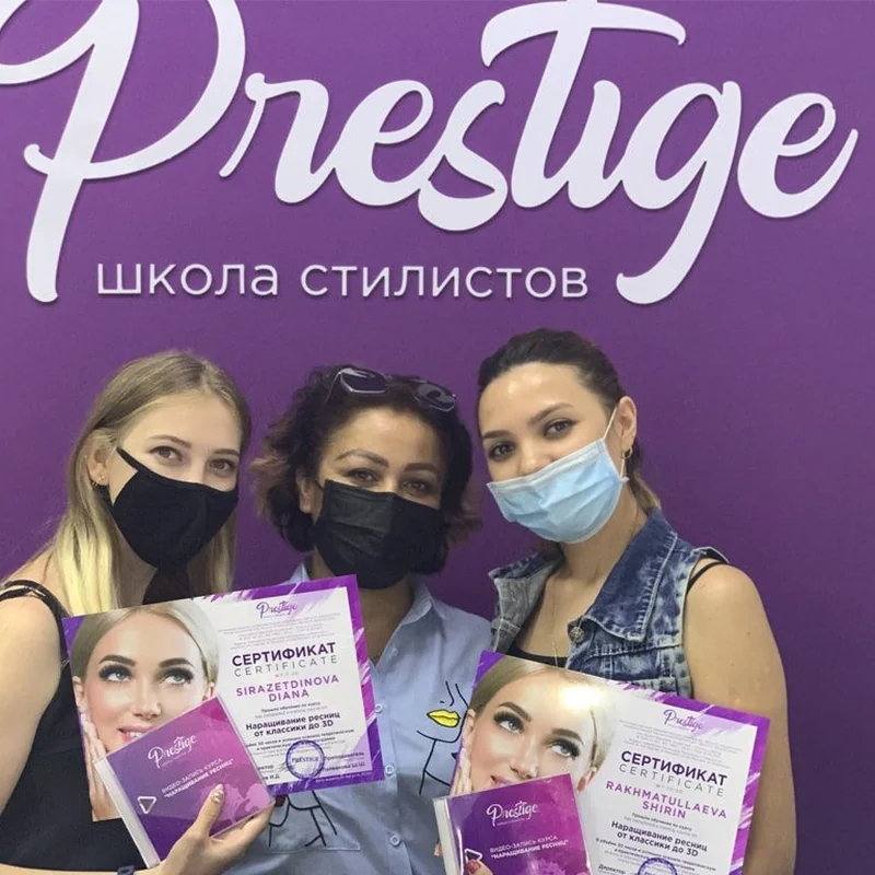 Выпускницы курса с сертификатами